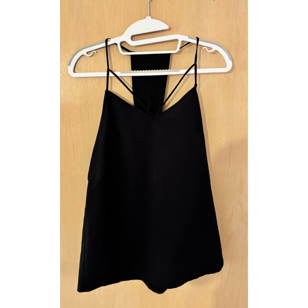 Under Armour Women's Black Flowy Yoga Tank Top - Medium